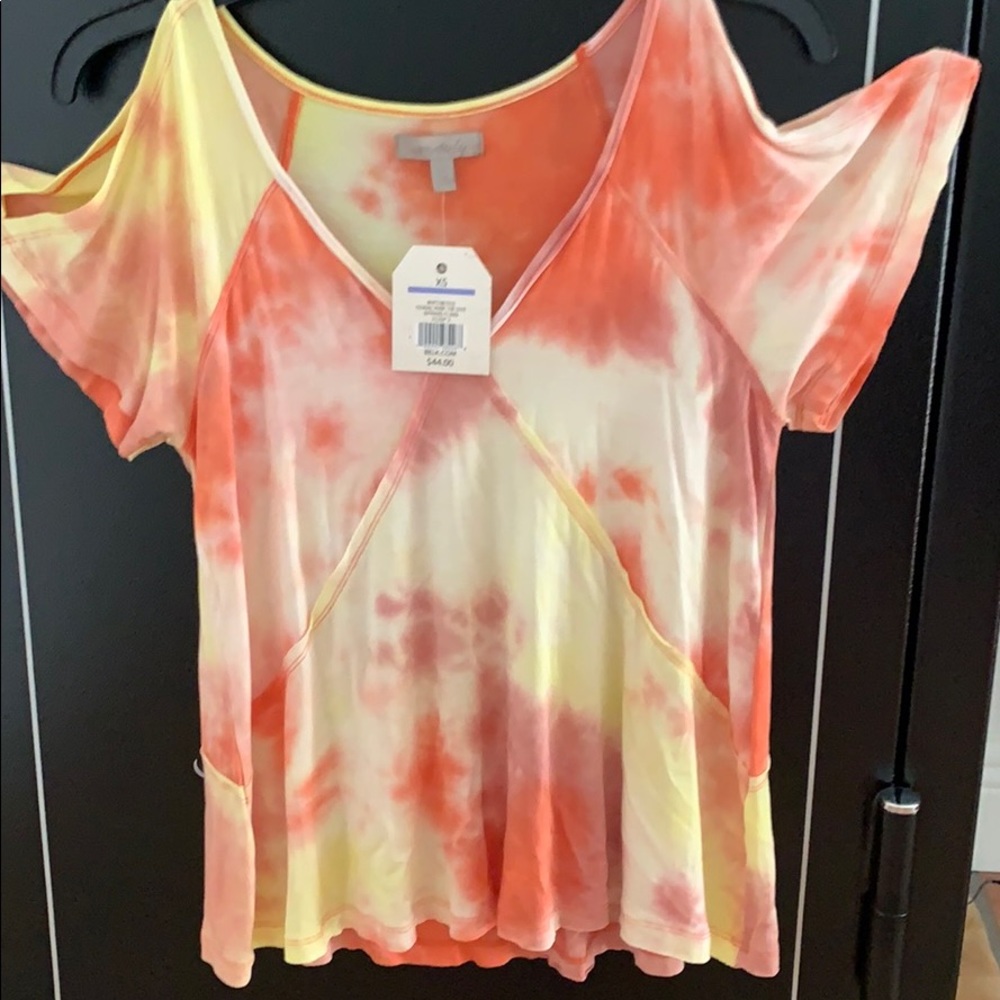 Open shoulder top